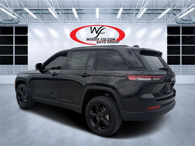 Used 2025 Black Jeep Altitude X image 5