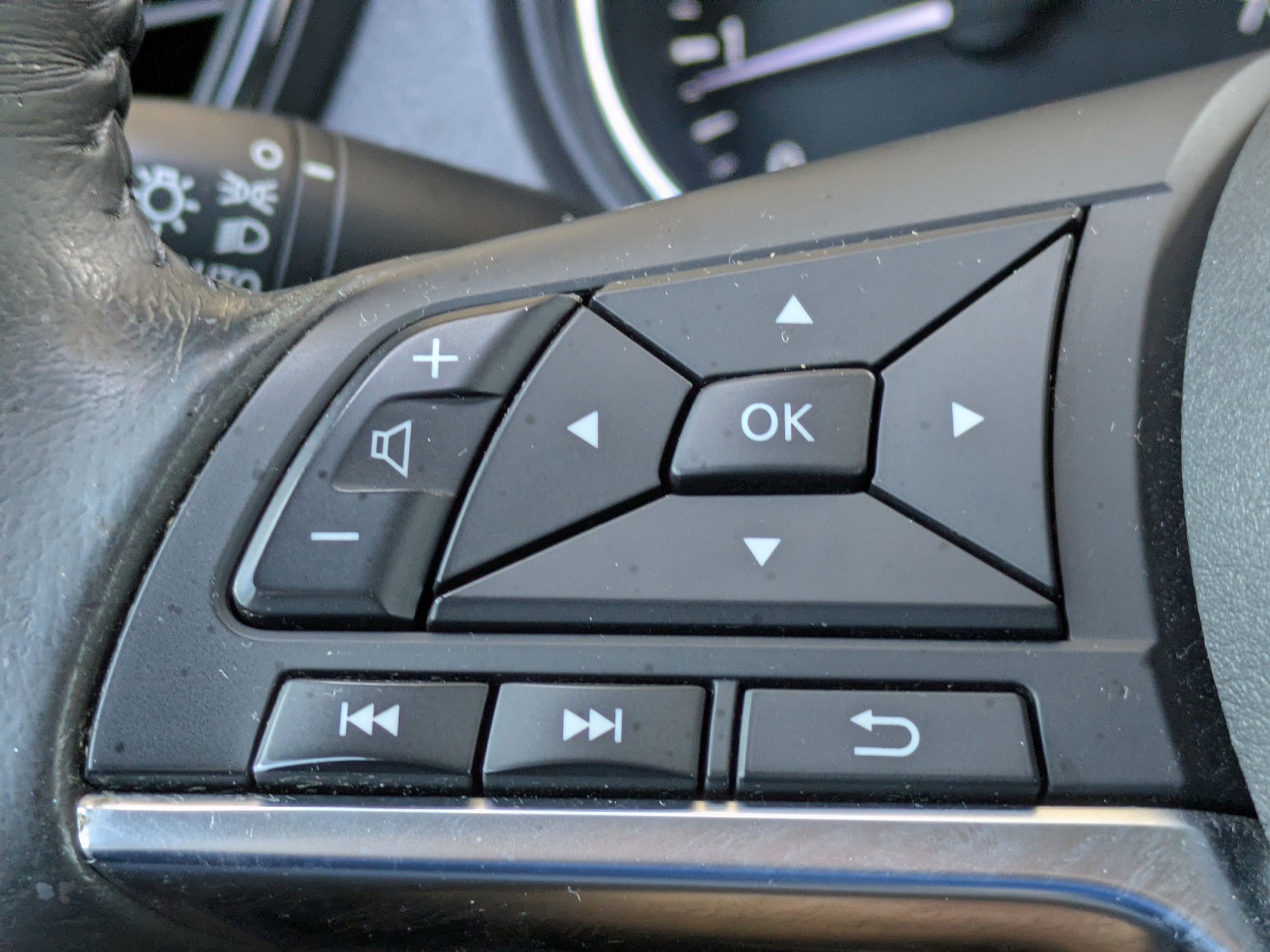 2018 Nissan Rogue SV - Photo 24