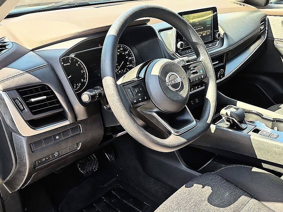 Used 2023 Gun Metallic Nissan SV image 16