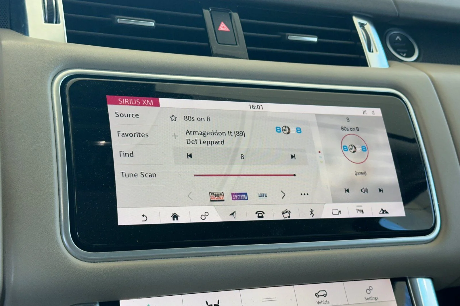 Used 2019  Land Rover Supercharged image 22