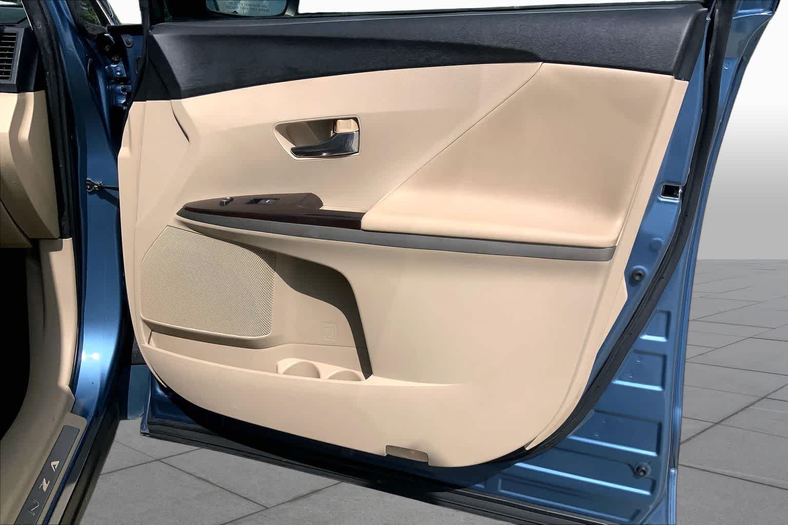 Used 2009 Tropical Sea Metallic Toyota  image 21