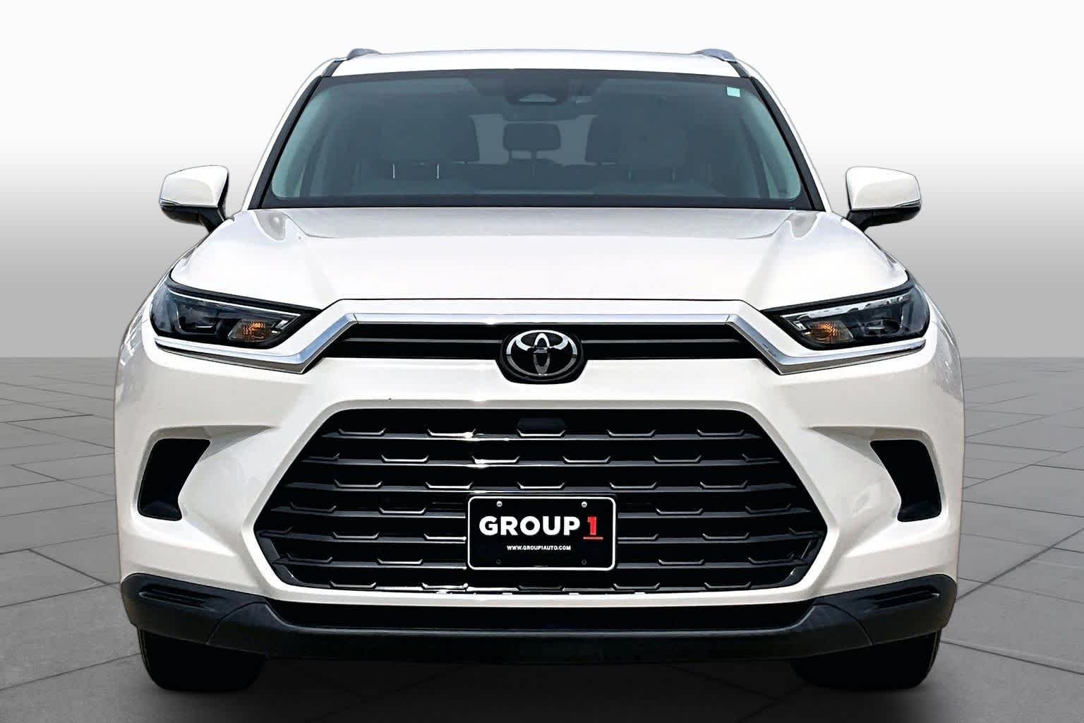 Used 2024 Coastal Cream Toyota XLE image 4