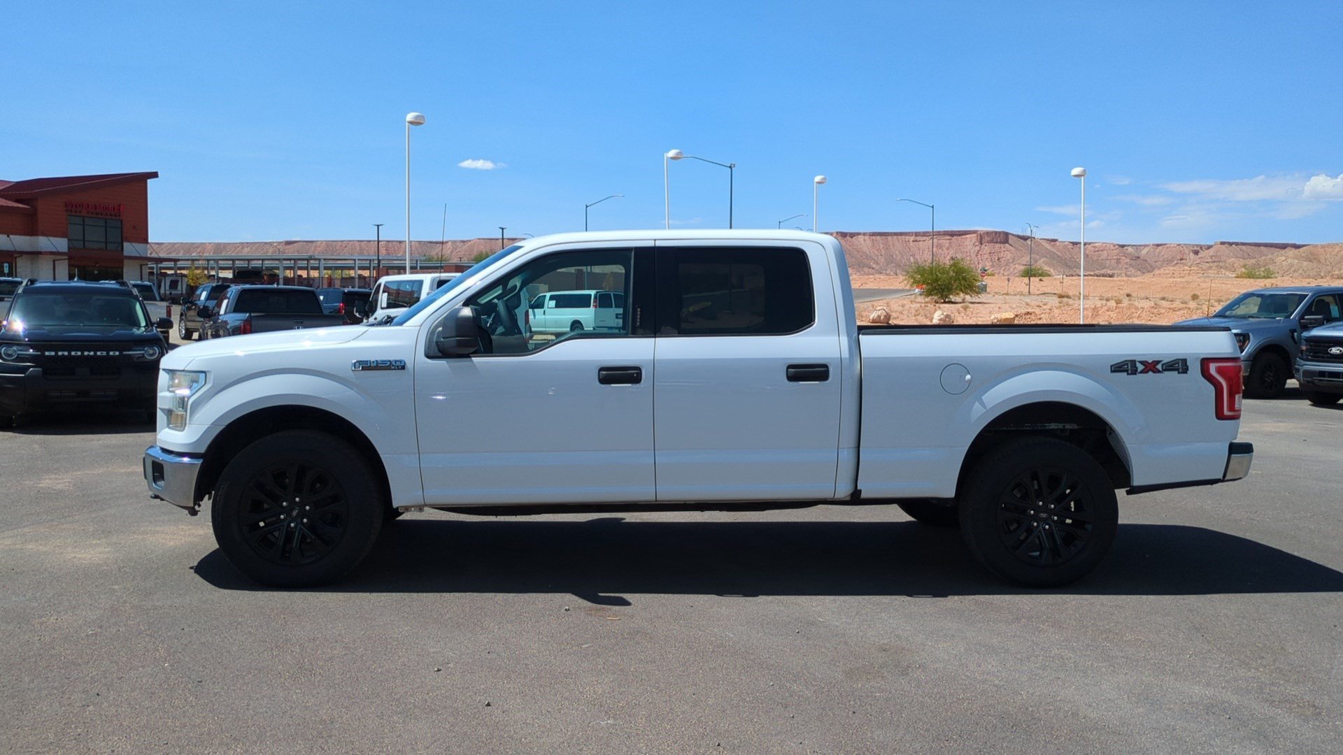 Used 2017 Ehite Ford XL image 6