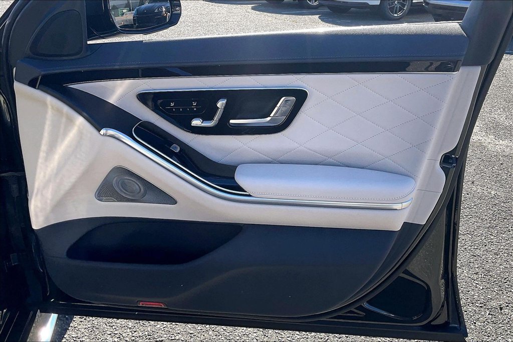 2025 Mercedes-Benz S-Class S 580e - Photo 16