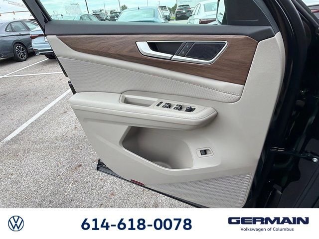 New 2026 Deep Black Pearl Volkswagen 2.0T SE w/Technology image 24