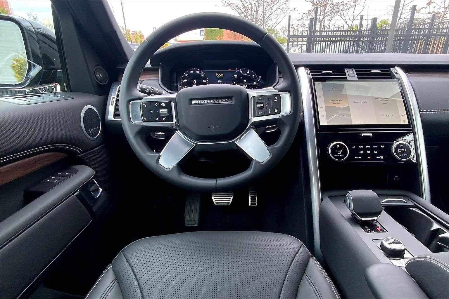 Certified Used 2025 Santorini Black Metallic Land Rover Dynamic SE image 5