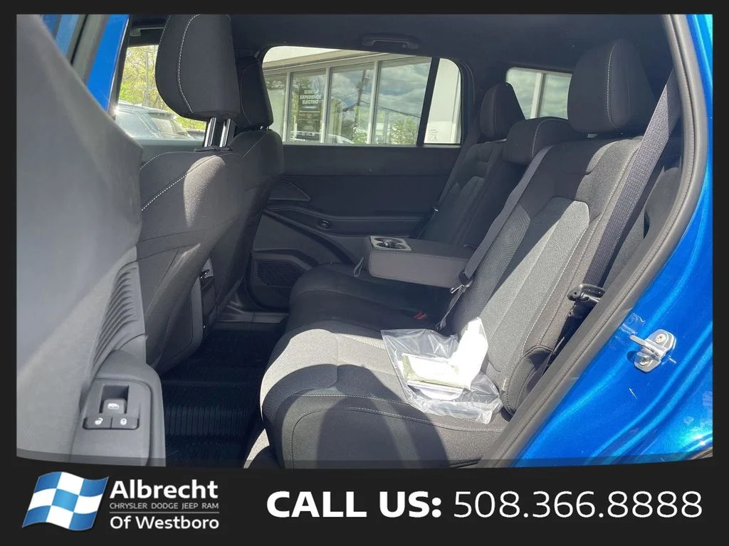 New 2026 Hydro Blue Pearl-Coat Exterior Paint Jeep Laredo image 12