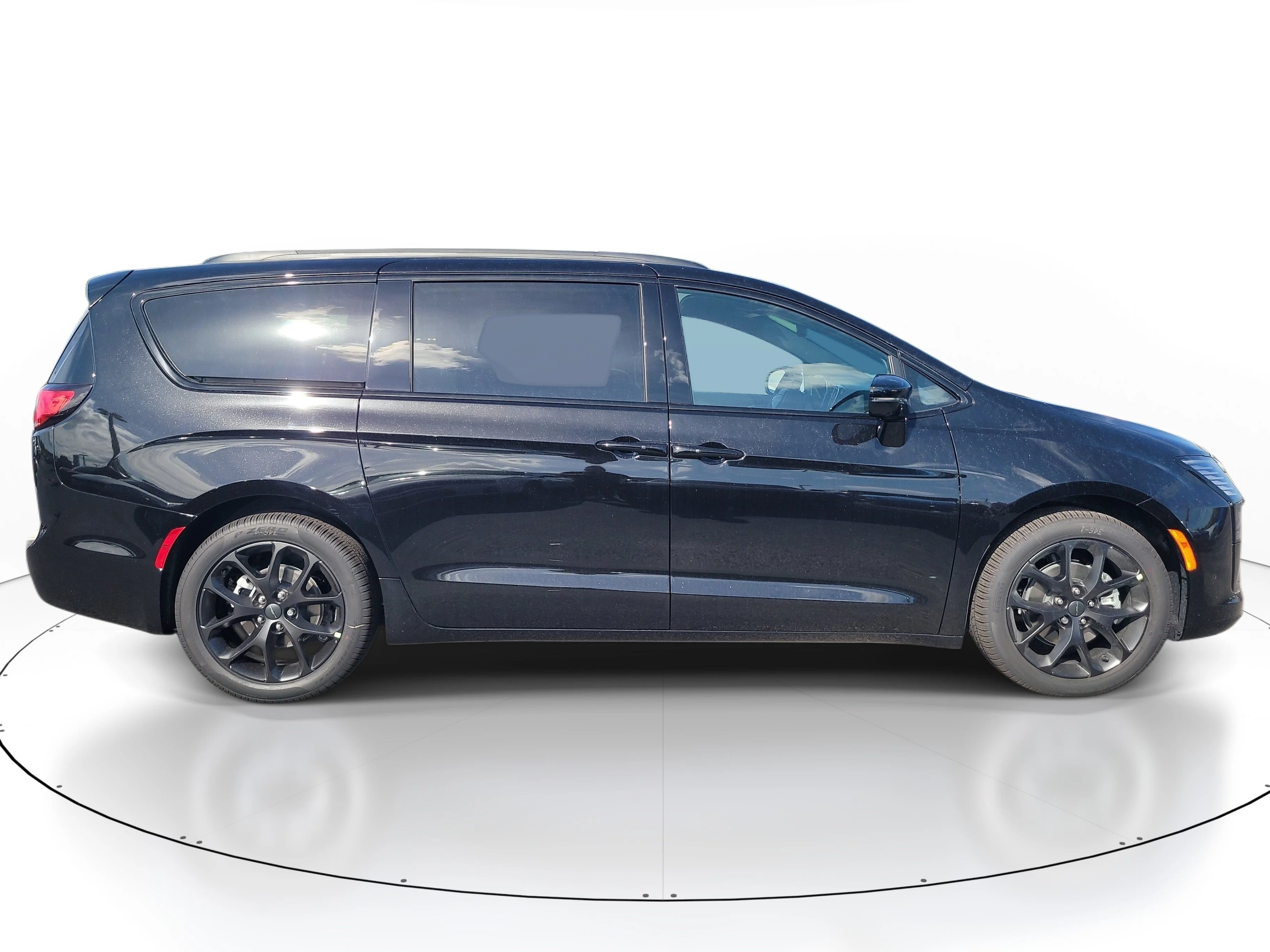 New 2027 Diamond Black Crystal Pearlcoat Chrysler Limited image 5