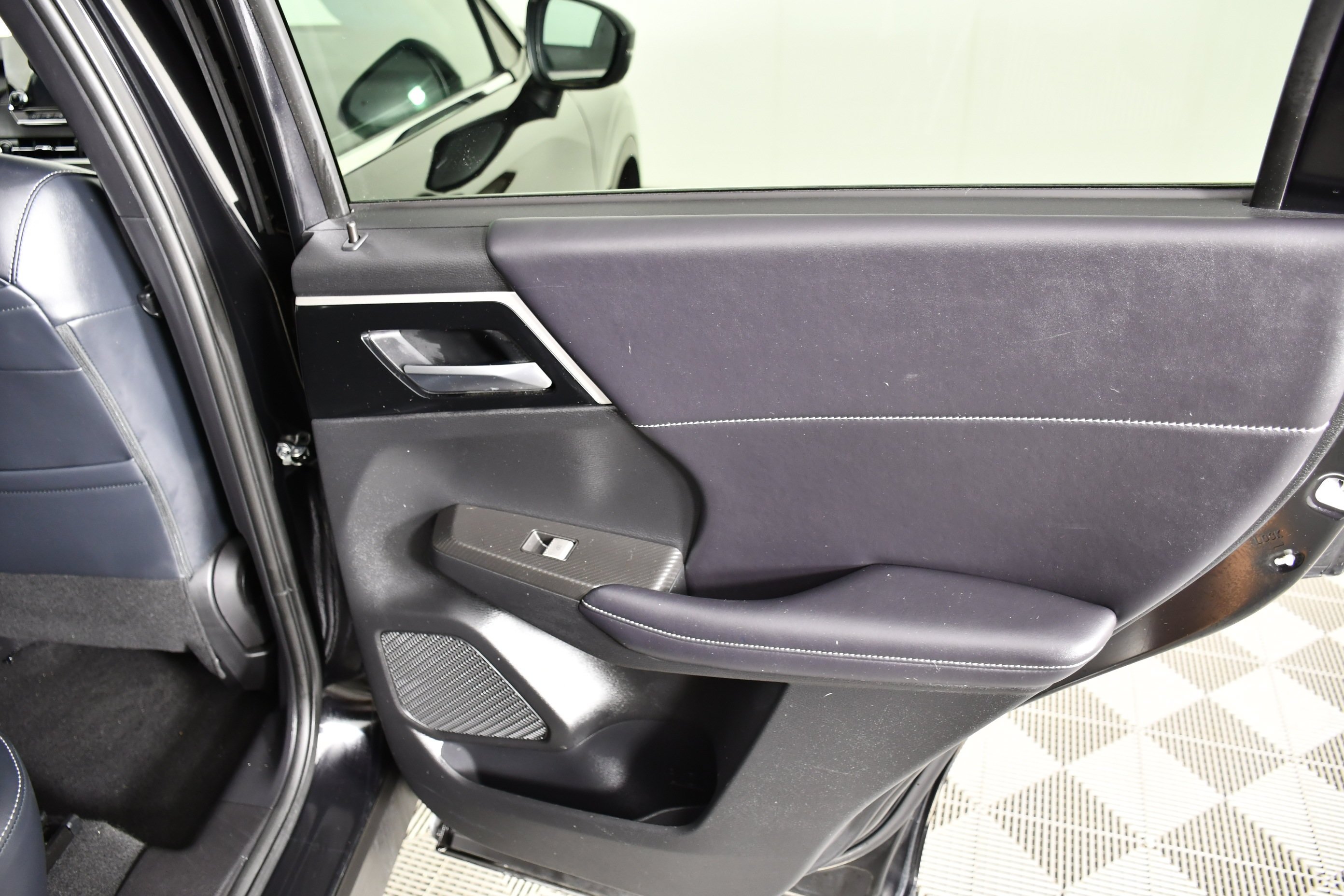 Certified Used 2024 Labrador Black Pearl Mitsubishi SE image 40