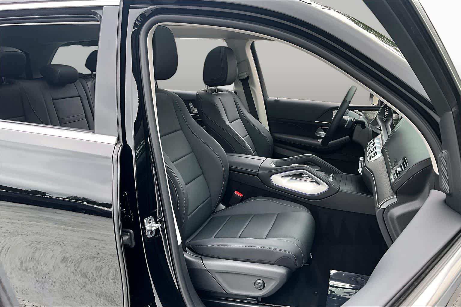 Used 2026 MANUFAKTUR Moonlight White Metallic Mercedes-Benz GLS 450 image 9