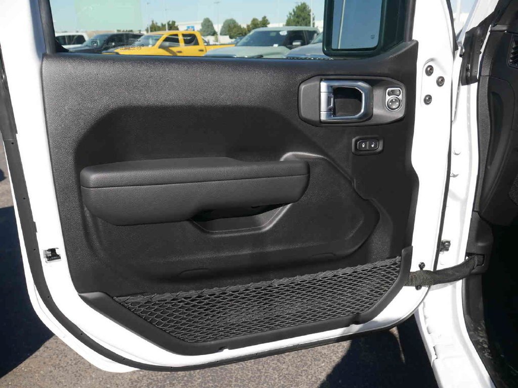 New 2027 Bright White Clear-Coat Paint Jeep Sport S image 24