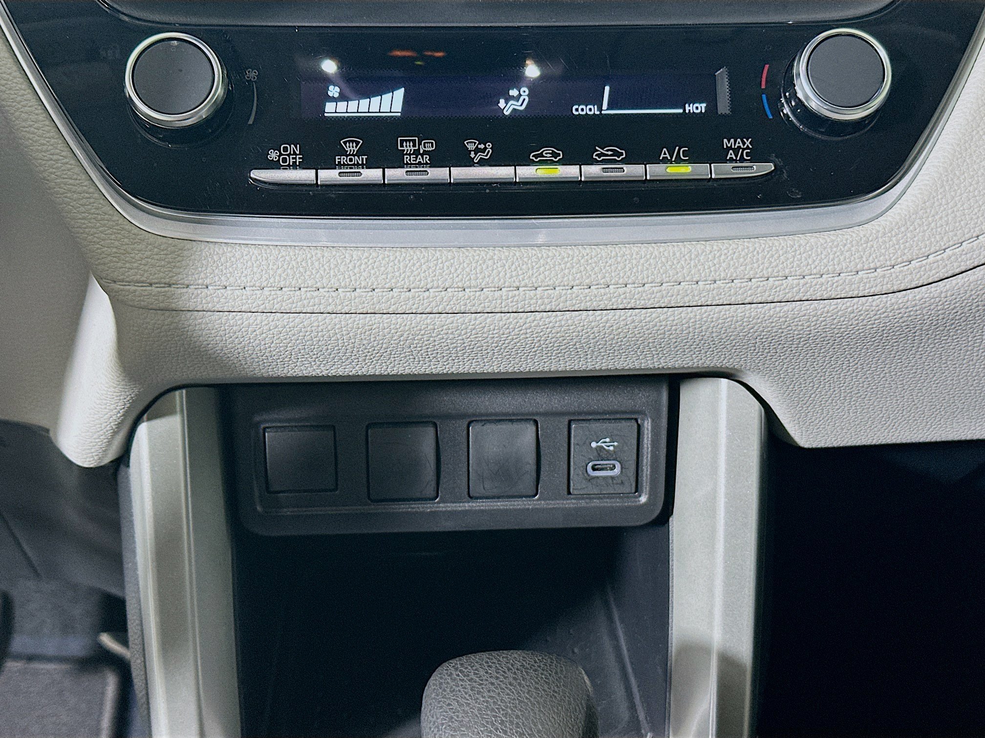 Used 2025 Jet Black Toyota L image 22