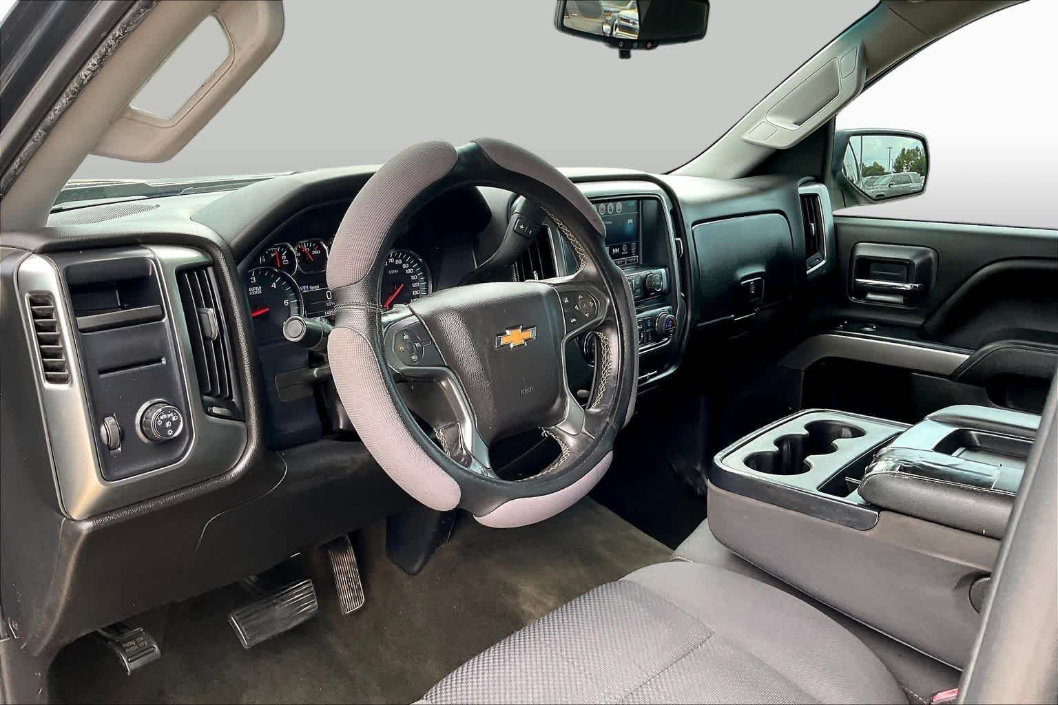 Used 2018 Graphite Metallic Chevrolet LT image 17