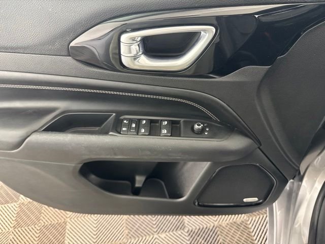 Used 2022 Silver Jeep Limited image 18