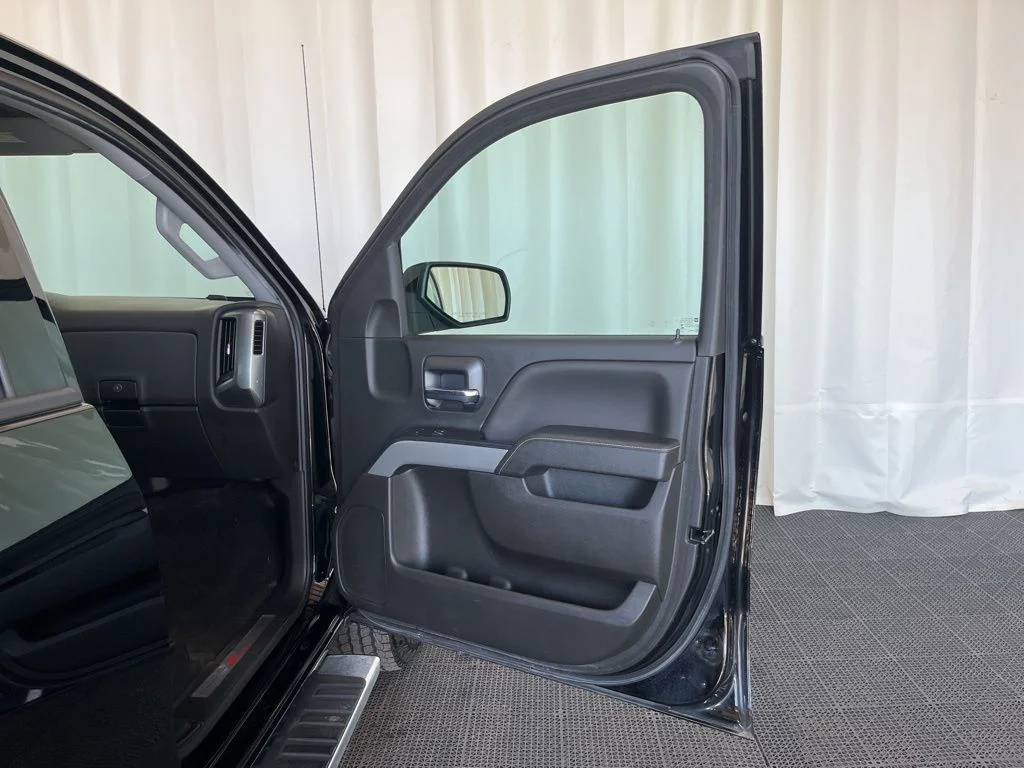 Used 2018 Black Chevrolet LT image 17