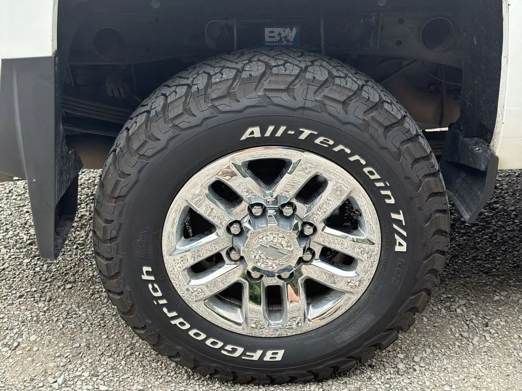 Used 2018 White Chevrolet LTZ image 32