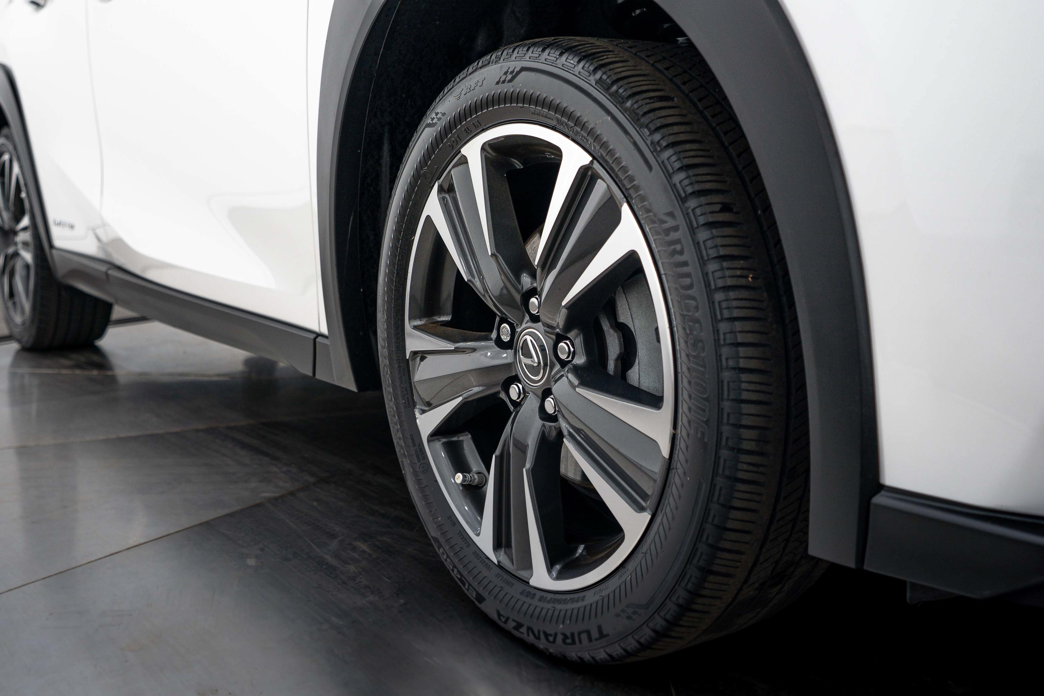 Used 2019 Eminent White Pearl Lexus UX 250h image 21