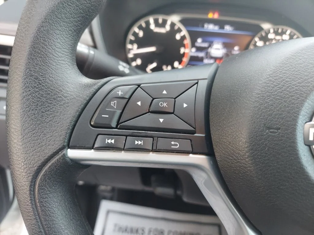 Used 2025 White Nissan 2.5 SV image 12
