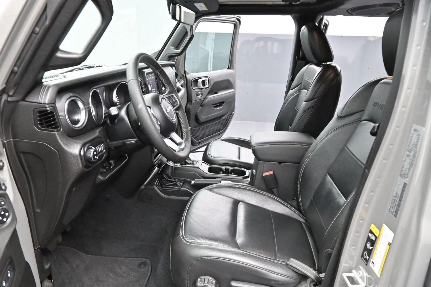 Used 2022 Sting-Gray Clearcoat Jeep Overland image 12
