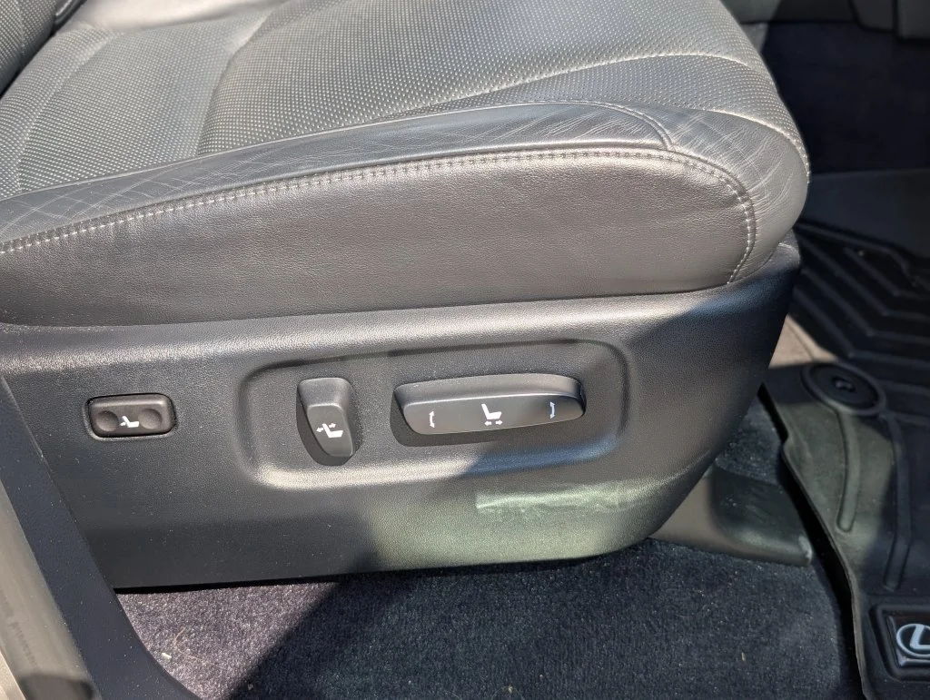 Used 2018 Silver Lexus 570 image 42
