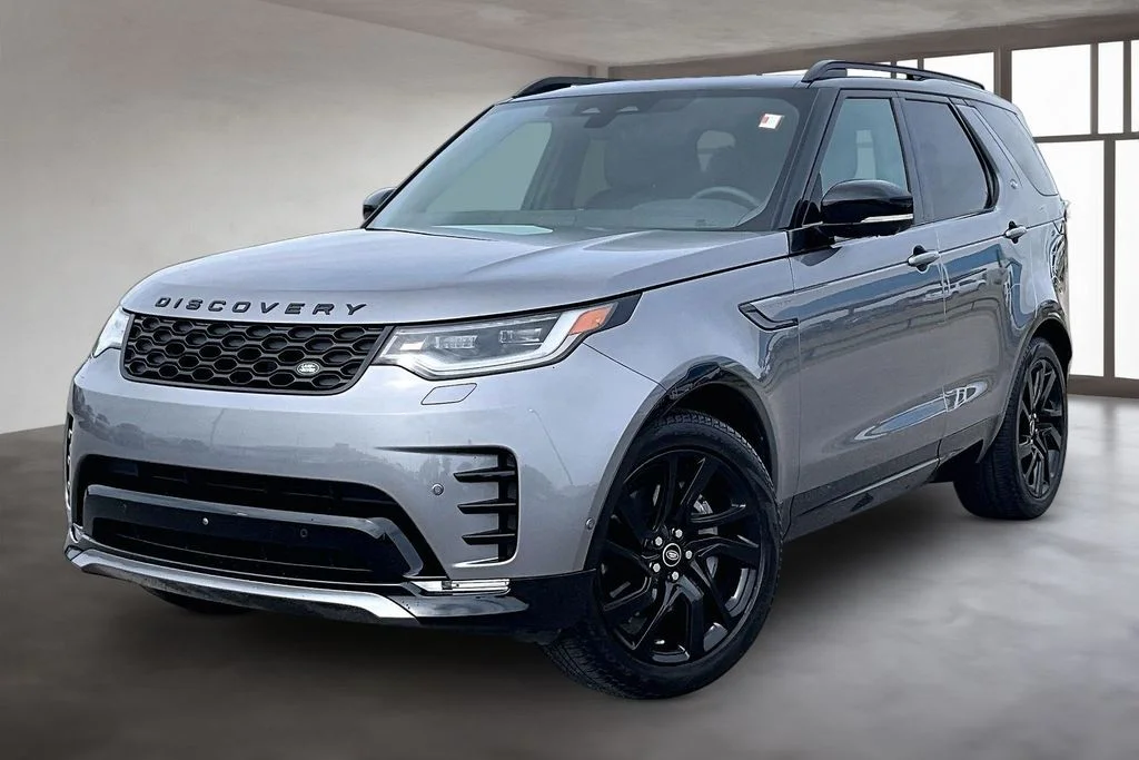 2025 Land Rover Discovery P300 Dynamic SE's photo