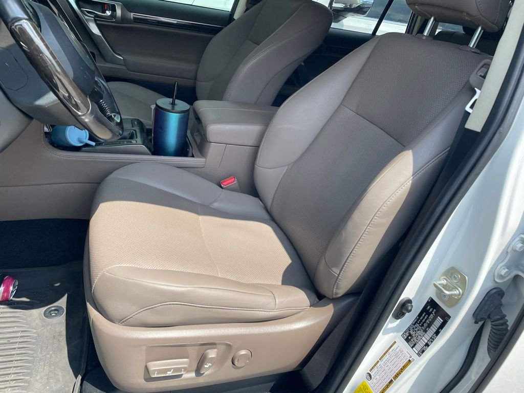 Used 2022 White Lexus 460 image 4