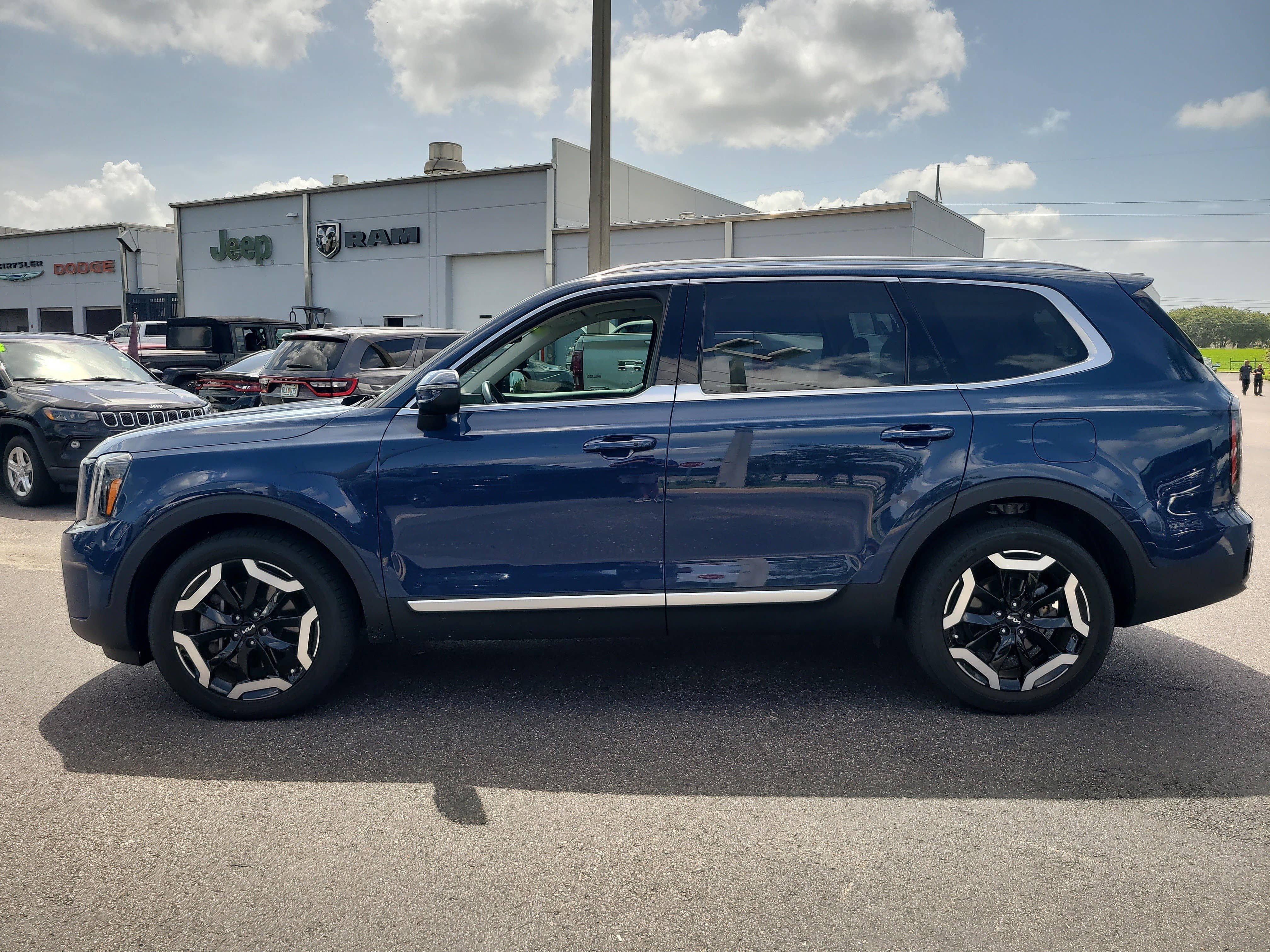 Used 2023 Midnight Lake Blue Kia EX image 7