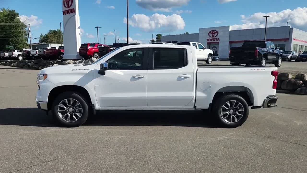 New 2026 Summit White Chevrolet LT (2FL) image 9