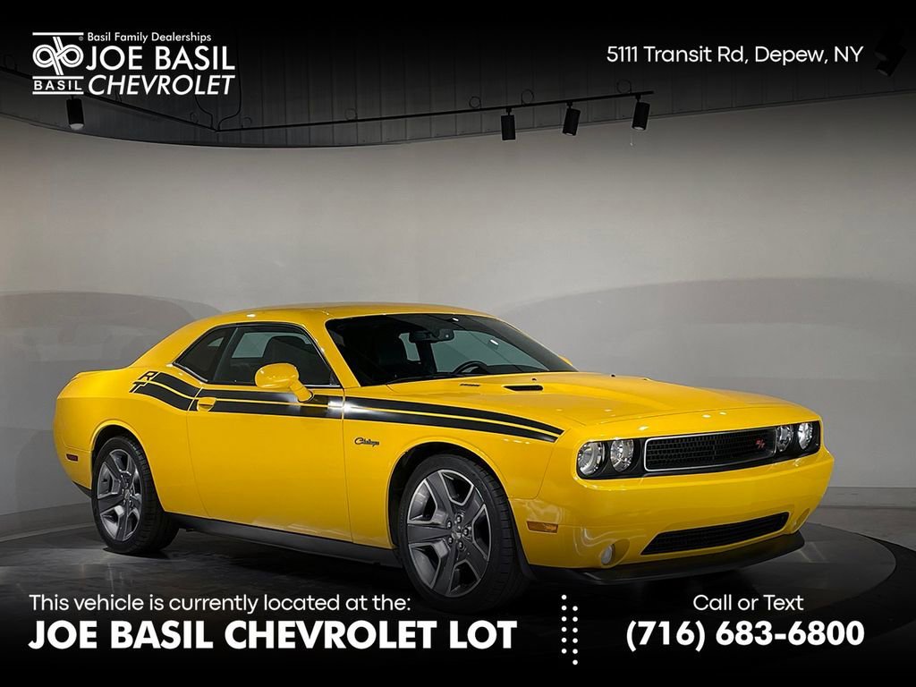 2012 Dodge Challenger R/T's photo