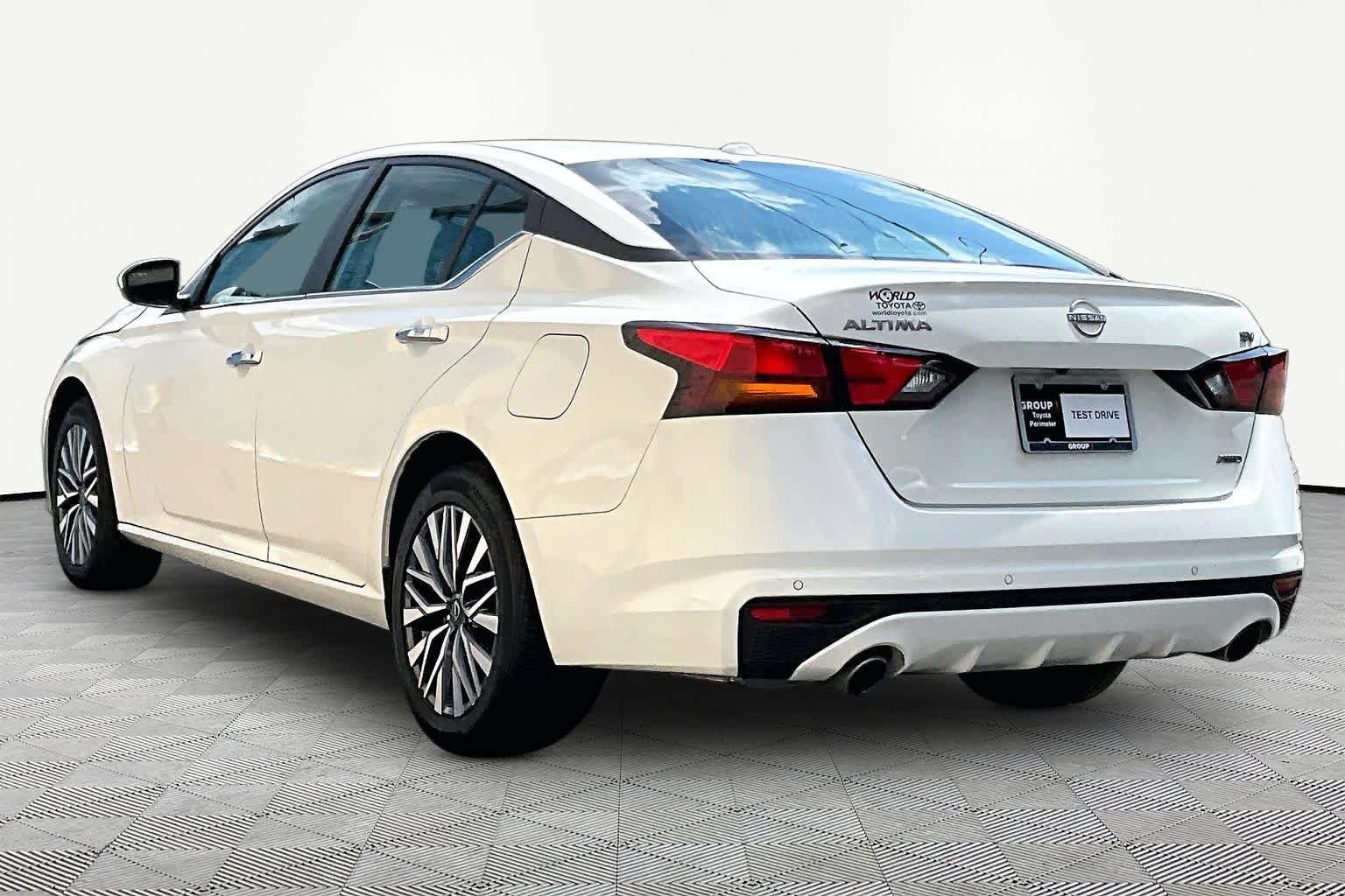Used 2023 Pearl White Tricoat Nissan 2.5 SV image 12