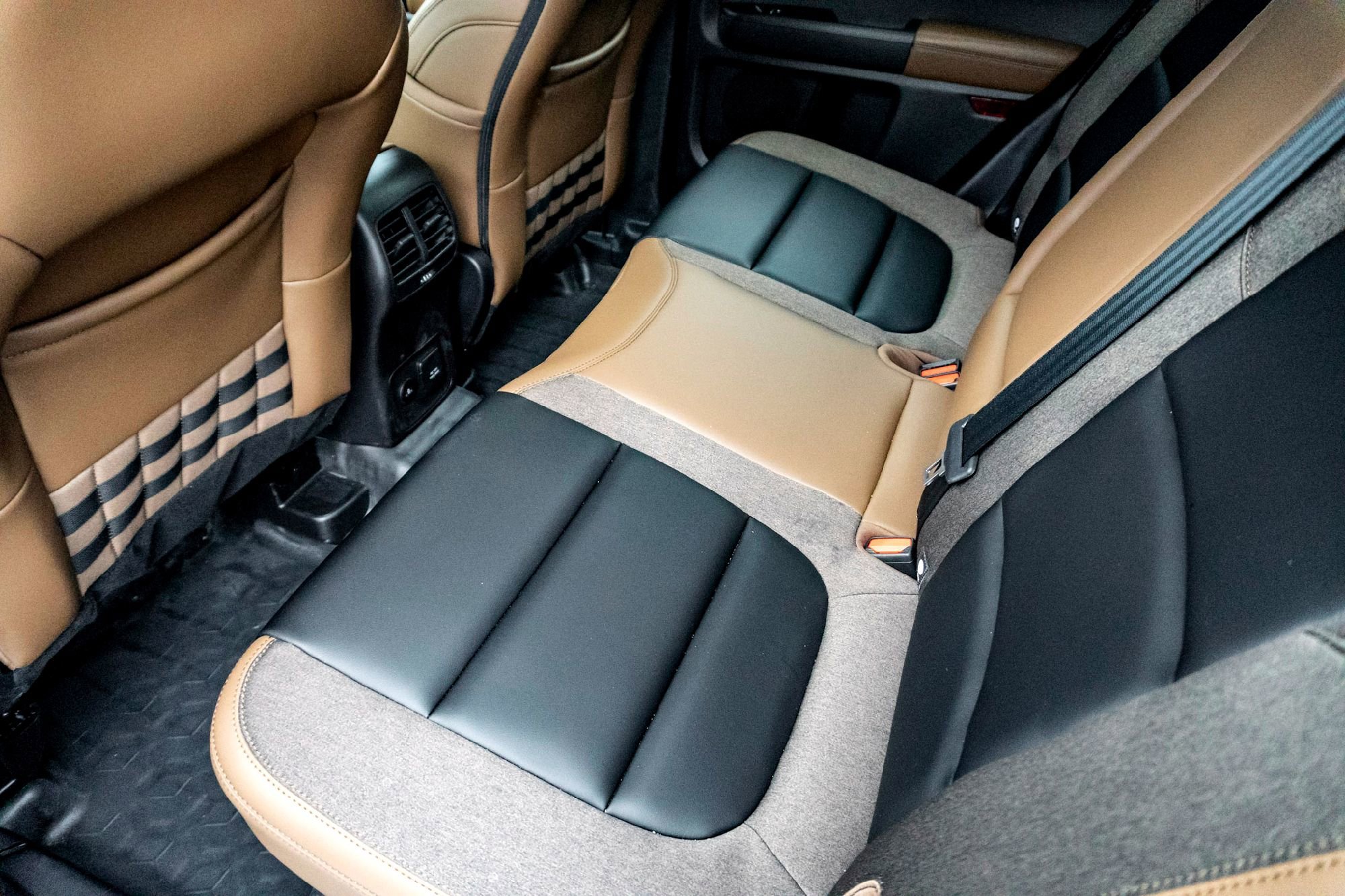 New 2025 Azure Gray Metallic Tri-Coat Ford Outer Banks image 18