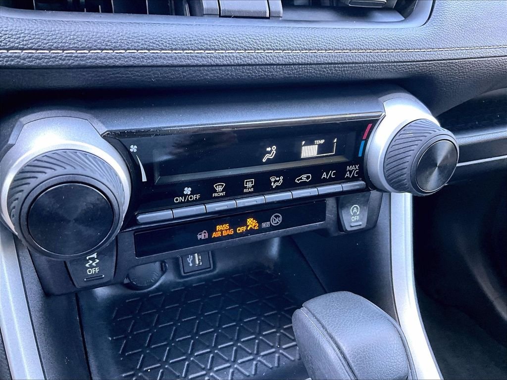Used 2025 Ice Toyota LE image 26