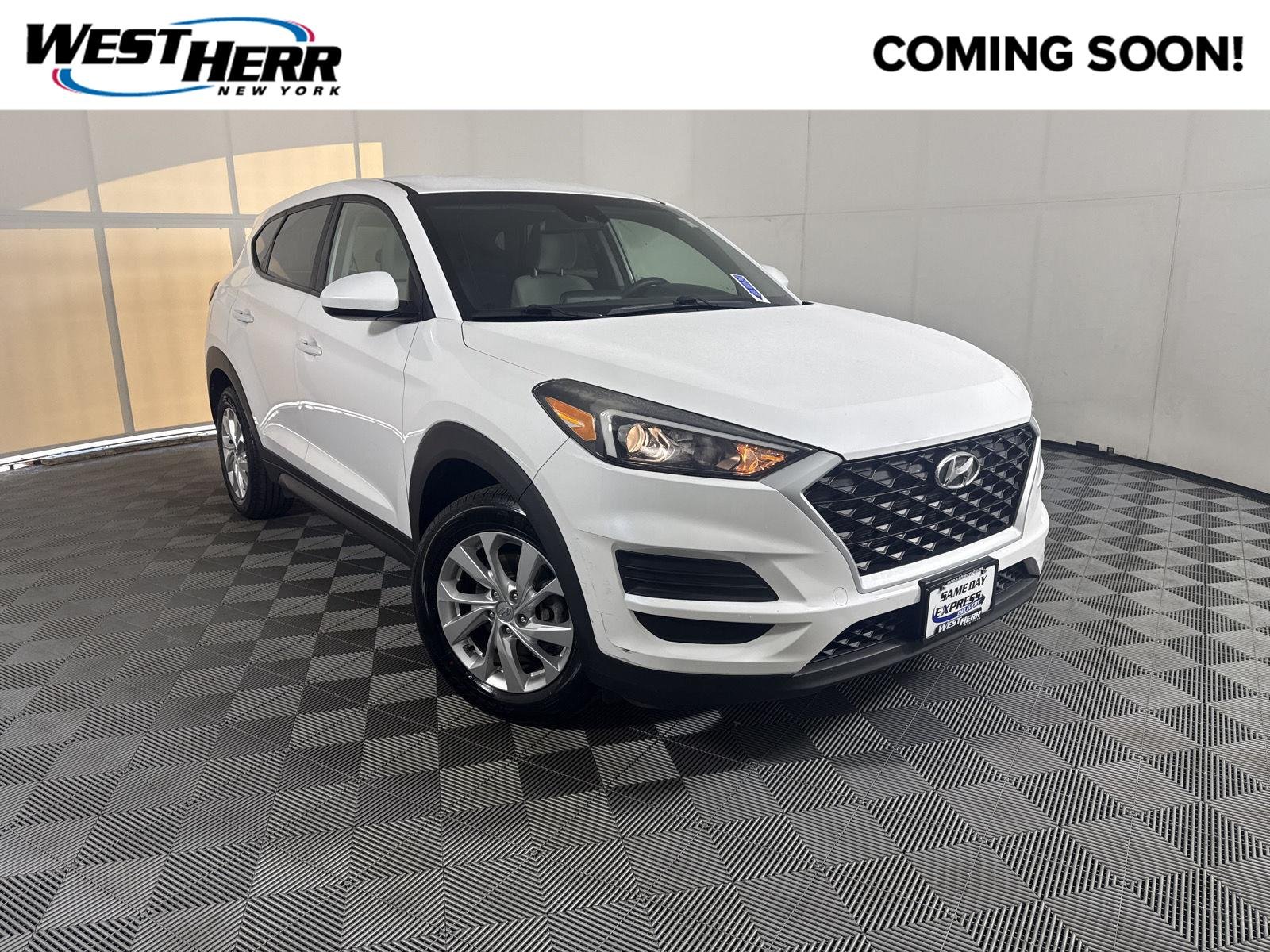 Used 2019 White Pearl Hyundai SE image 1