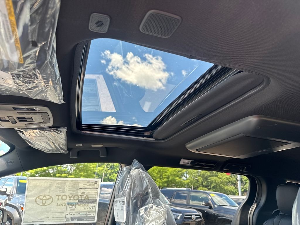 New 2026 Wind Chill Pearl Toyota Platinum image 18
