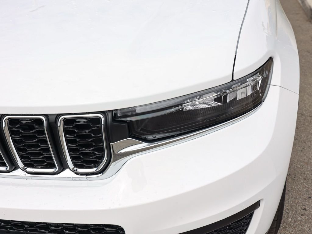 New 2026 Bright White Clear-Coat Exterior Paint Jeep Laredo image 9