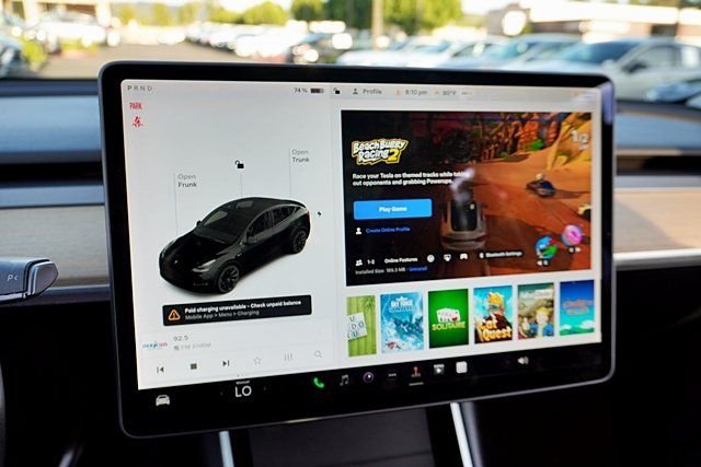 Used 2020  Tesla Long Range image 31