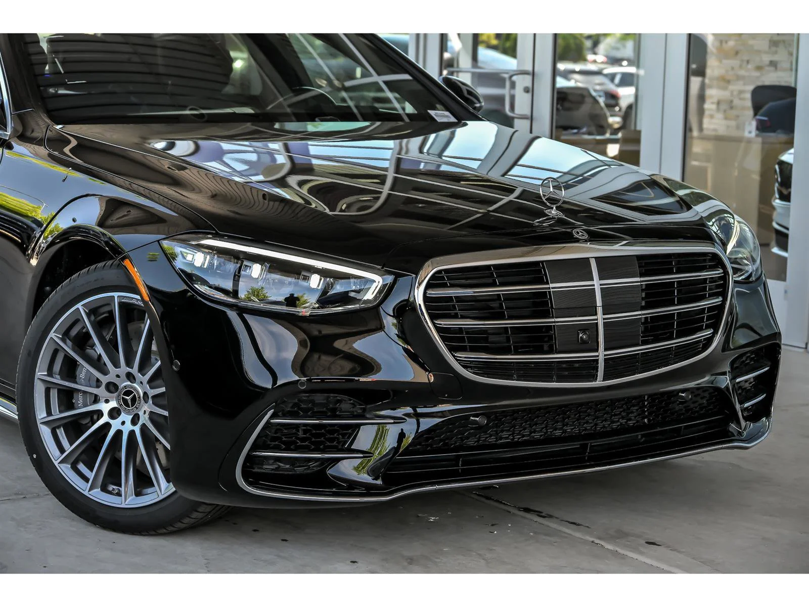 New 2026 Black Mercedes-Benz S 580 image 27
