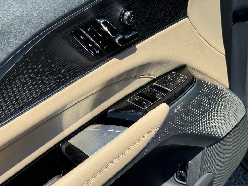 2025 Cadillac LYRIQ Luxury 3 - Photo 18