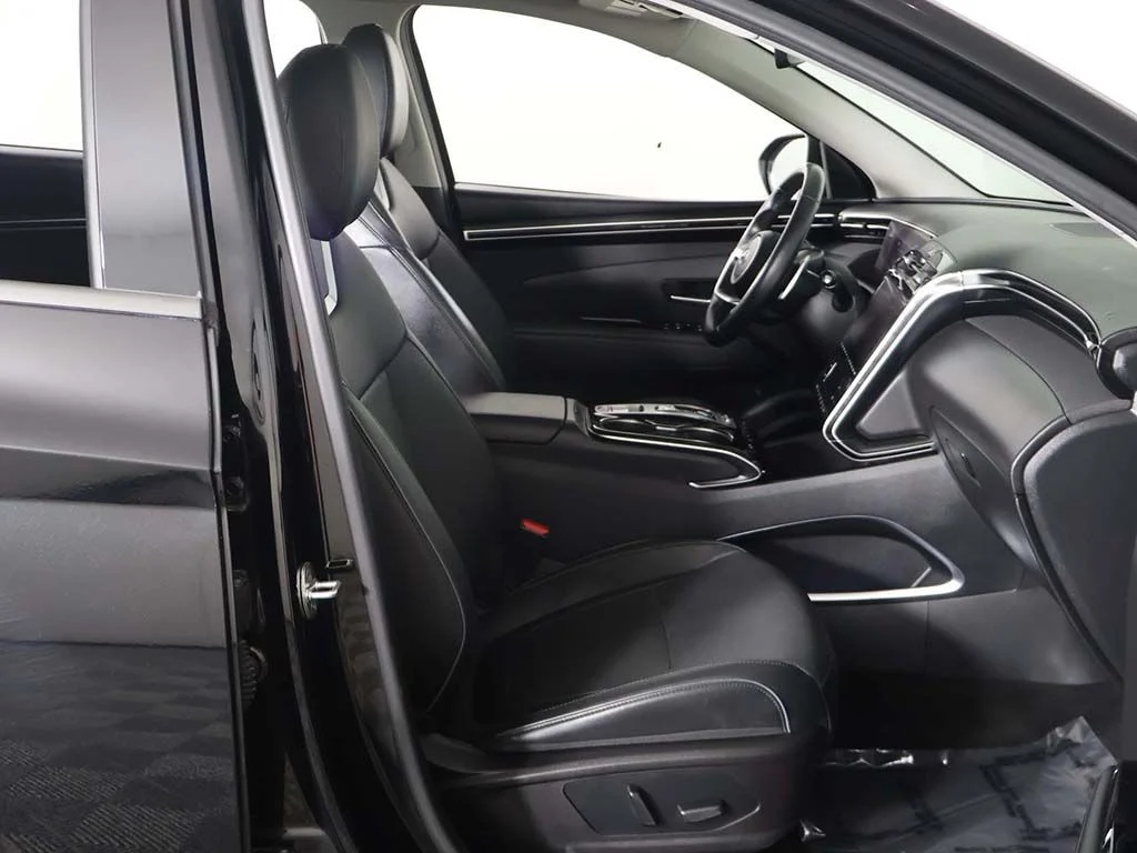 Used 2022 Black Hyundai Limited image 28