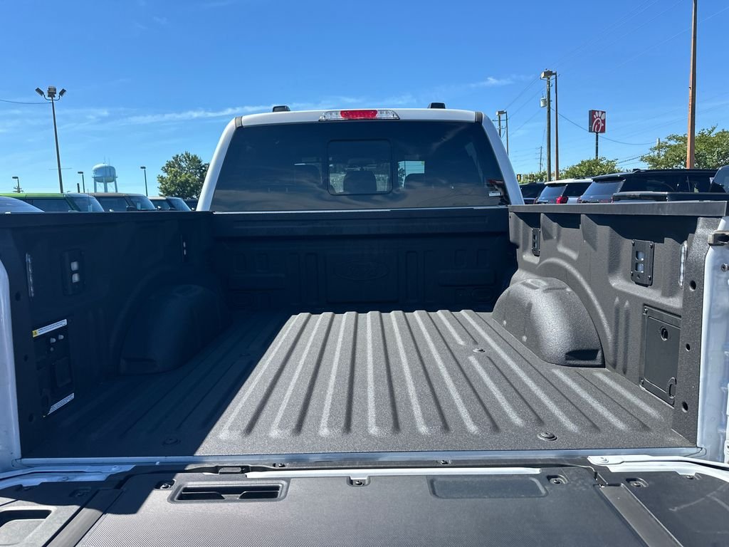 New 2025 White Ford Lariat image 18