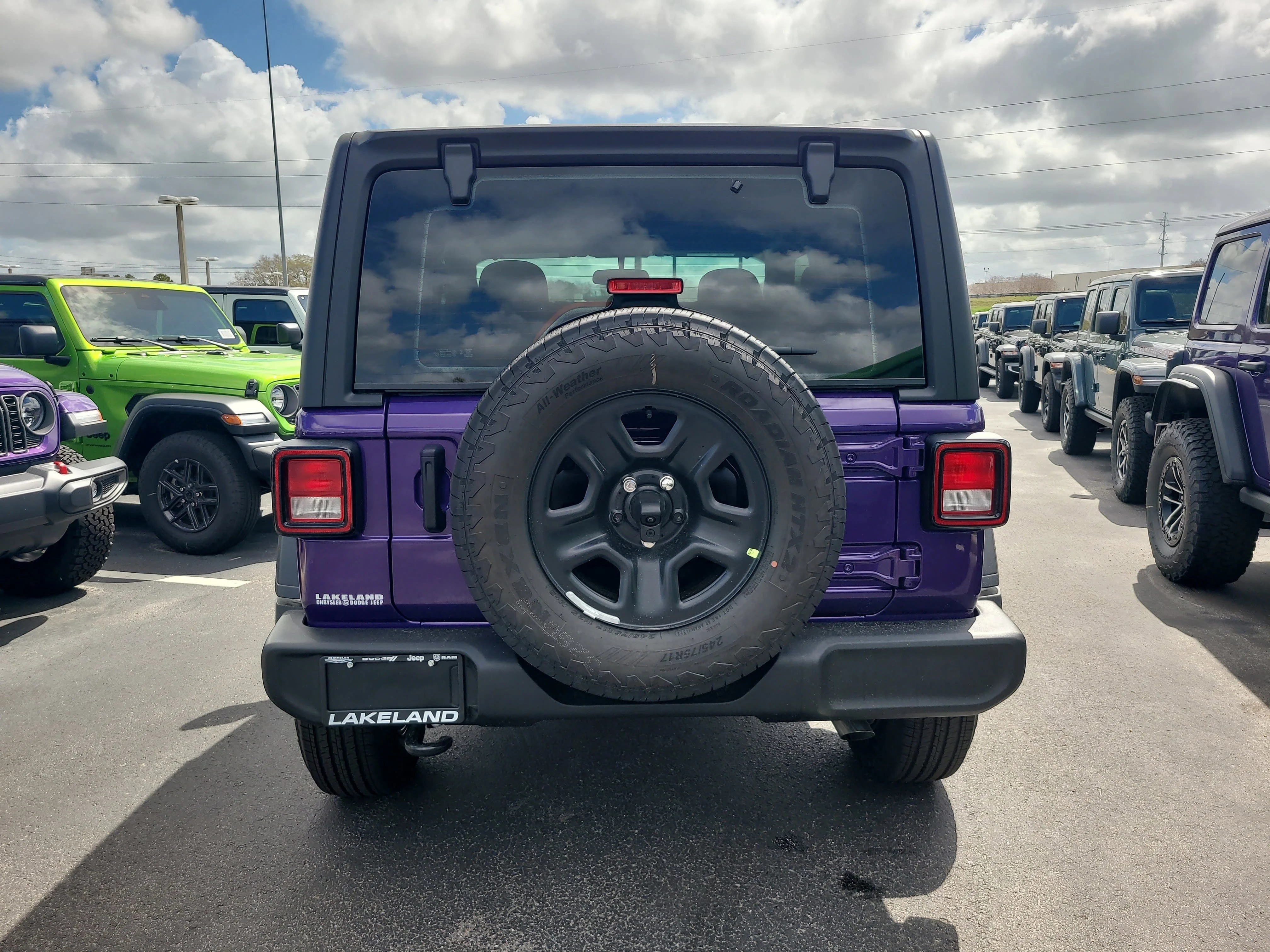 New 2026 Reign Jeep Sport image 7