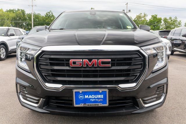 Used 2024 Black GMC SLE image 3