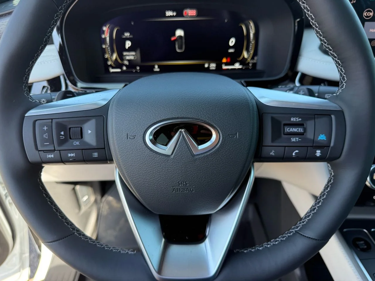 New 2027 2T RAD WHT INFINITI Autograph AWD image 15