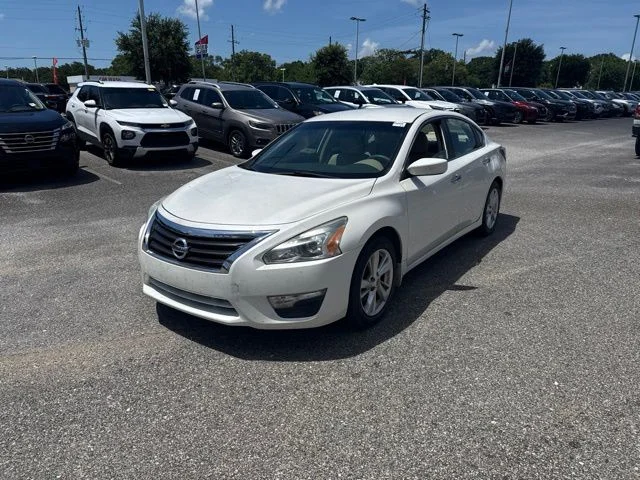 Used 2014 White Nissan 2.5 SV image 1