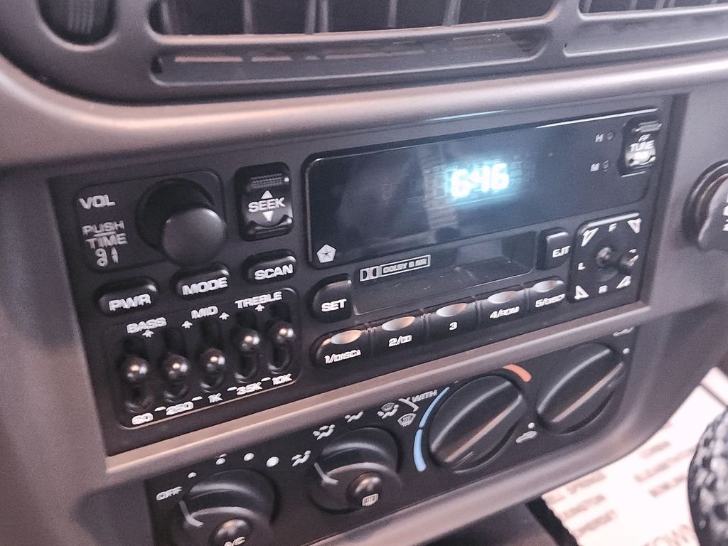Used 1999  Plymouth Base image 28