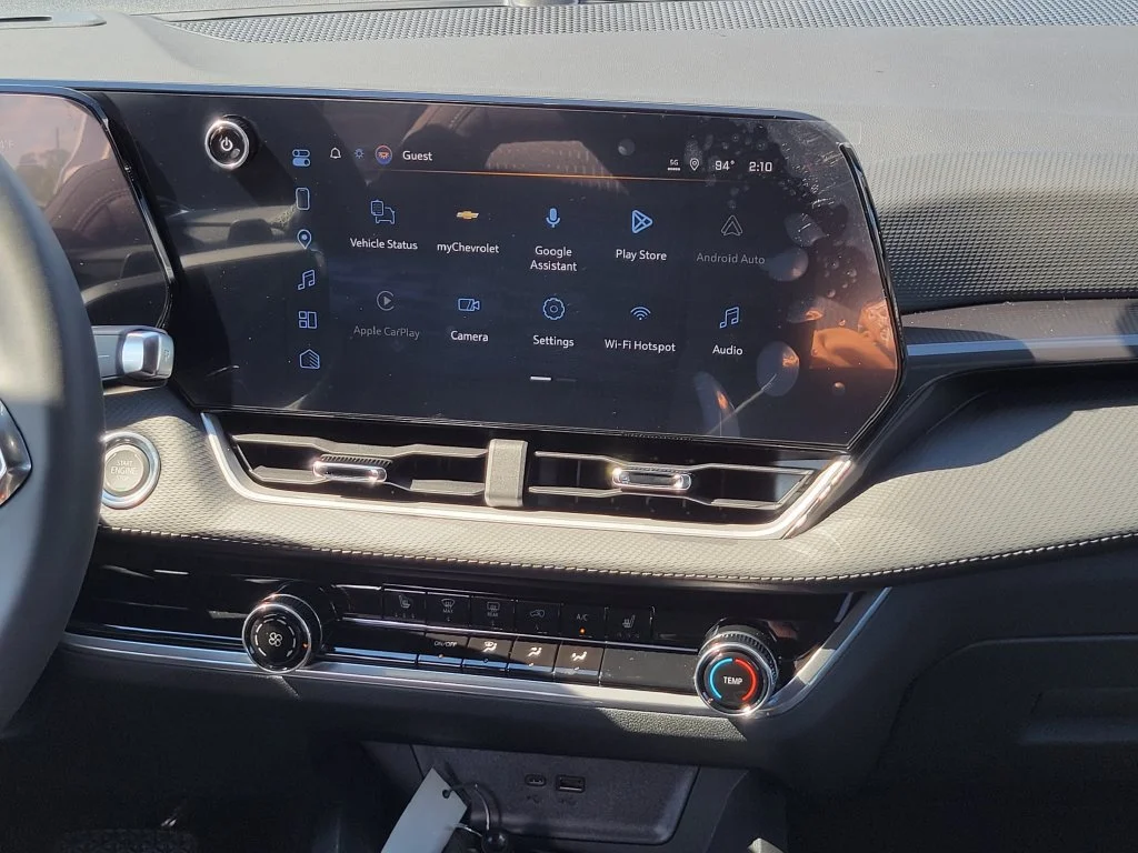 New 2027 Summit White Chevrolet LT image 21