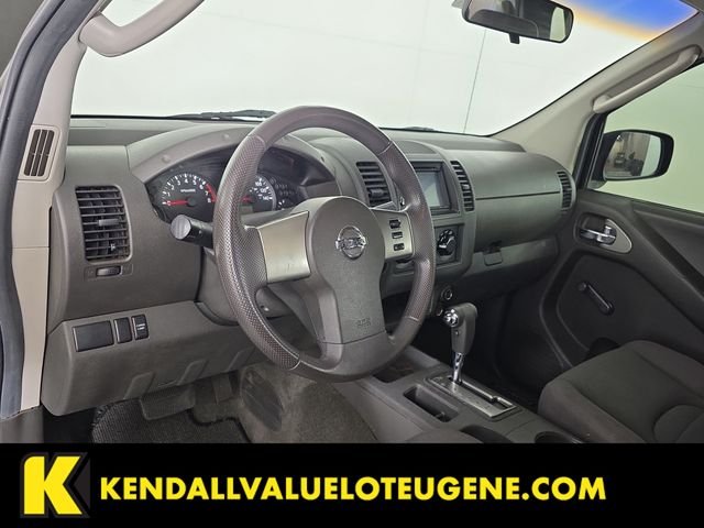 Used 2005 Green Nissan XE image 3