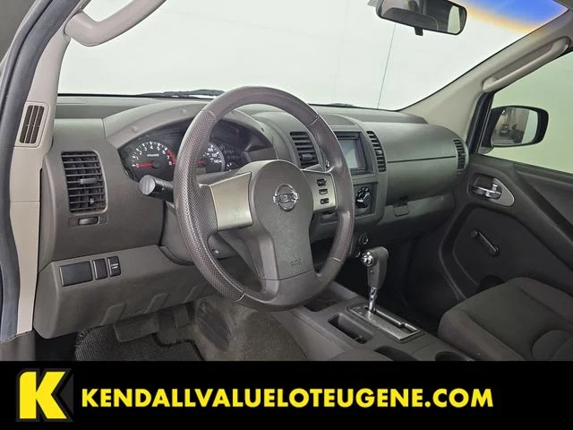 Used 2005 Green Nissan XE image 3