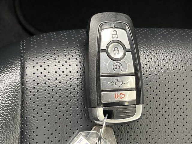 Used 2025 Agate Black Ford LARIAT image 30