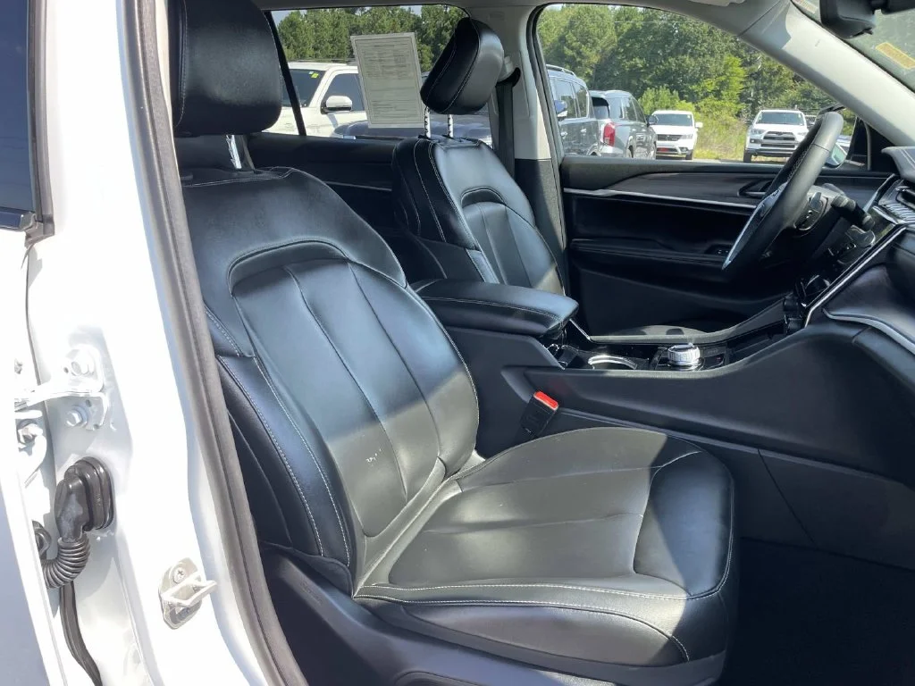 Used 2023 White Jeep Limited image 31